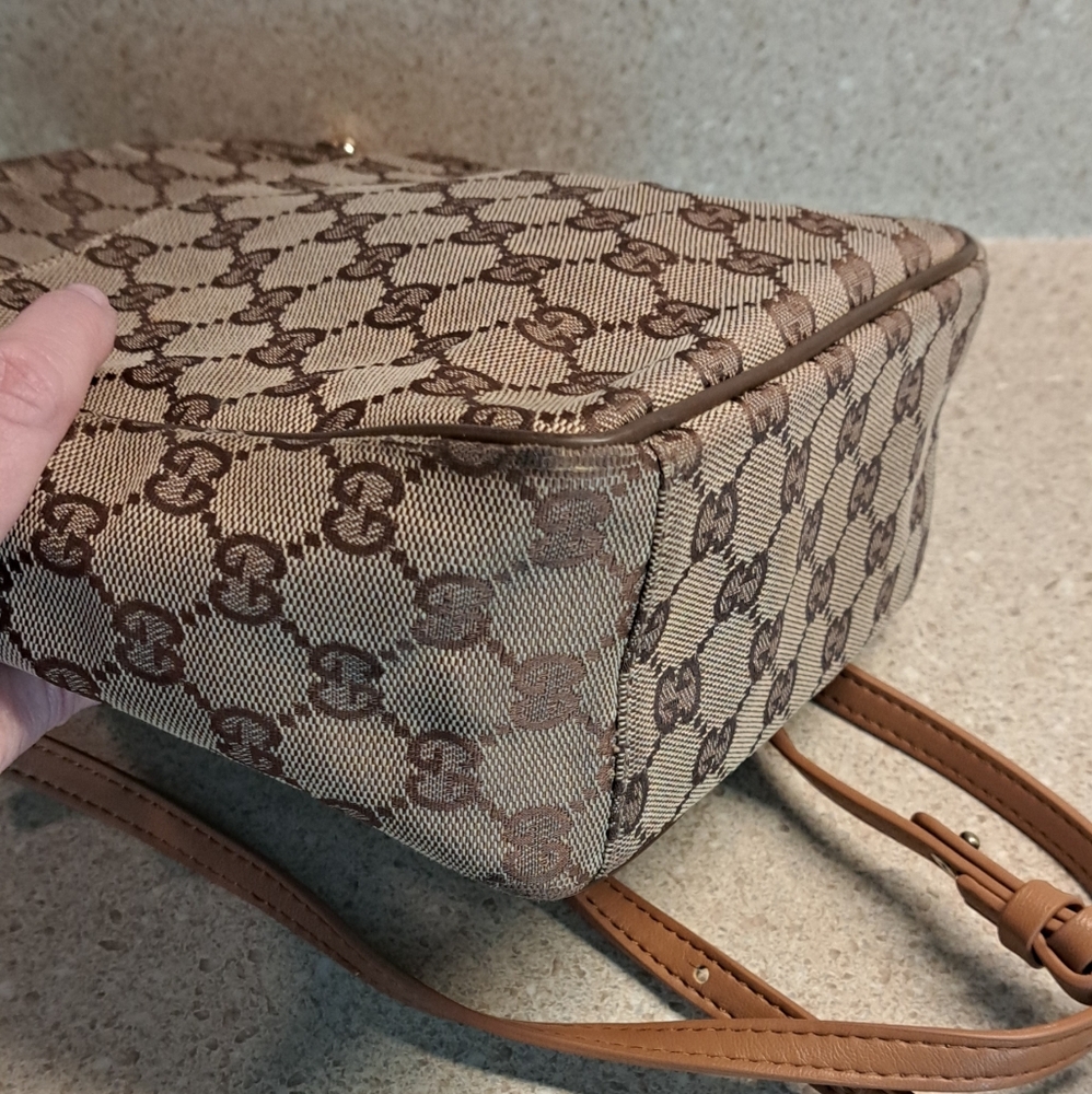 Gucci Crossbody Bag - Picture 12 of 16